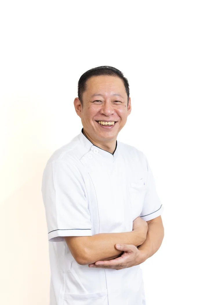 黒髪の院長 新保直人